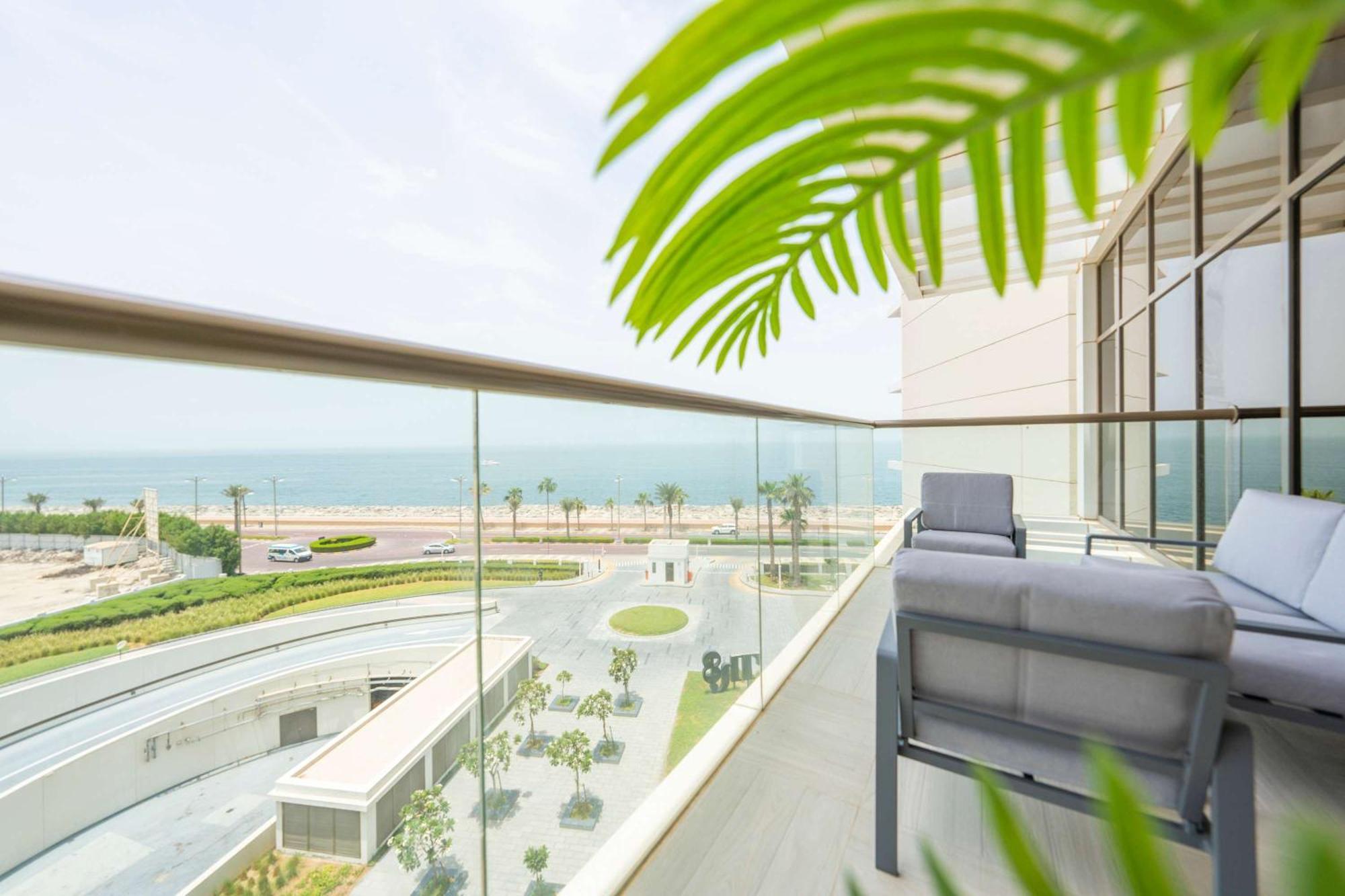 Spacious Beachfront 2 Bedroom Apartment - The 8 Дубай Экстерьер фото