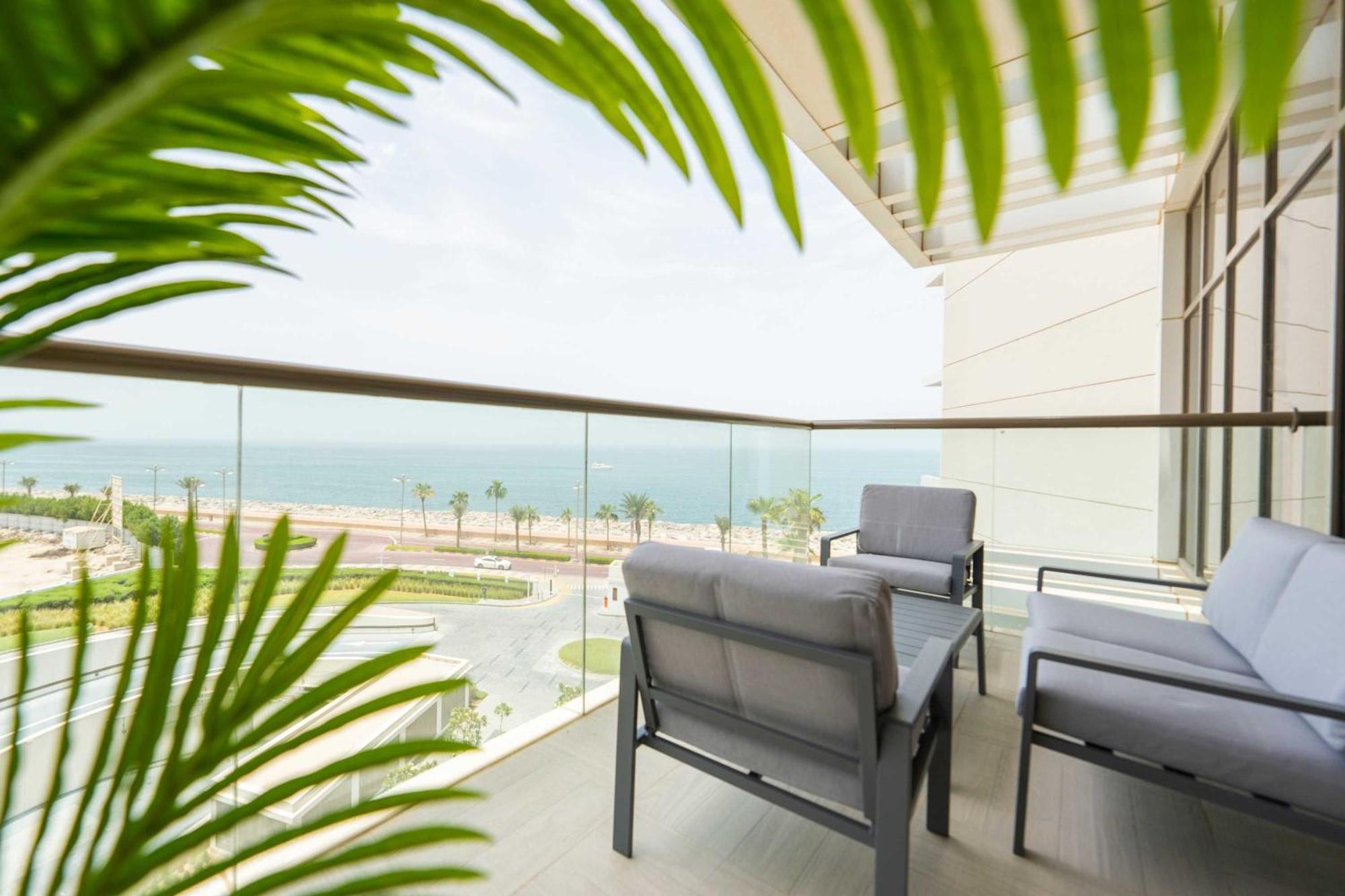 Spacious Beachfront 2 Bedroom Apartment - The 8 Дубай Экстерьер фото